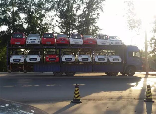 电动轿车