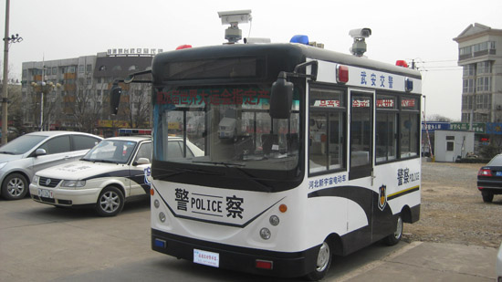 河北武安：交警移动警务室走上街头