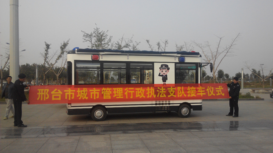 河北邢台：流动警务室接车，开启市容市貌治理