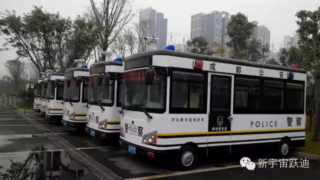 跃迪移动警务室发车成都----服务群众得民心顺民意