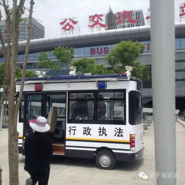 跃迪移动警务室发车西宁—助力执勤人员外出维护治安,共创和谐安宁社会。
