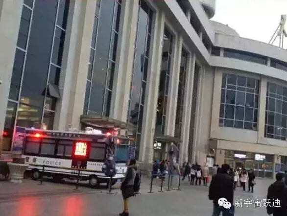 跃迪移动警务室抵达天津火车站—提高治安防控体系