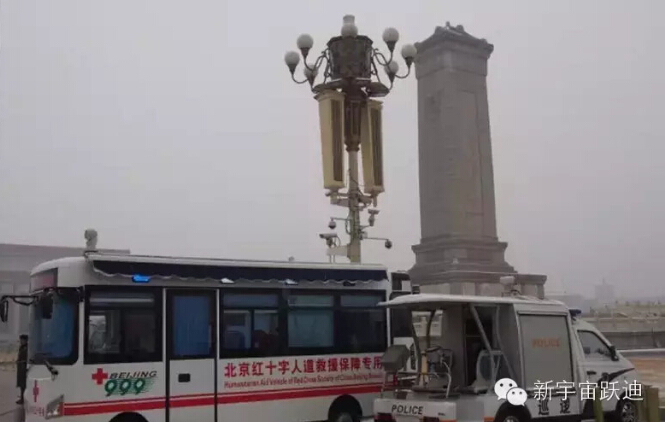 跃迪人道救援保障专用车执勤北京天安门—守护群众的健康是我们的职责