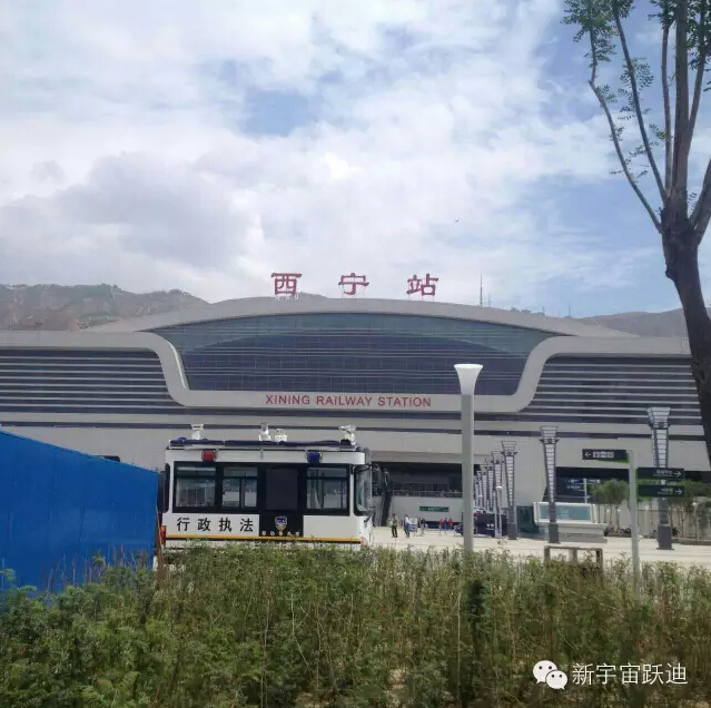 跃迪移动警务室执勤现场风采（三）
