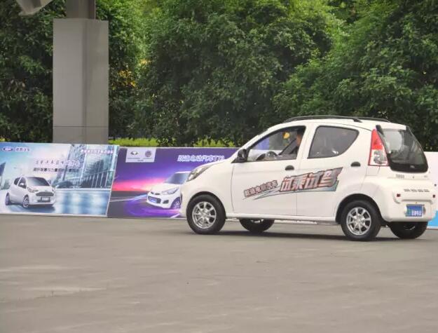 跃迪汽车强势登录南京新能源汽车展，引领行业发展新轨道