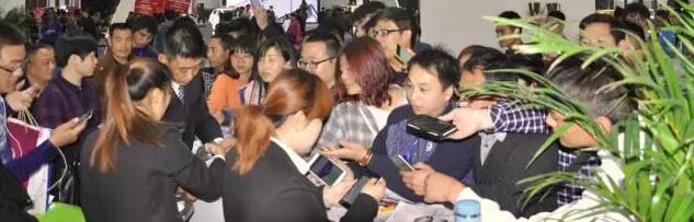 跃迪汽车强势登录南京新能源汽车展，引领行业发展新轨道