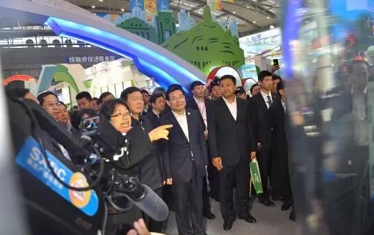 跃迪新能源电动客车闪亮亮相2016丝博会暨第二十届西洽会