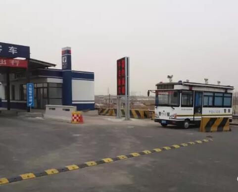 贪玩幼童上高速—跃迪移动警务室助力，热心民警忙寻亲