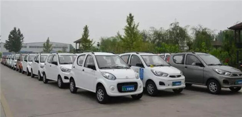 跃迪电动汽车批量发车四川——跃迪带你体验便捷出行方式