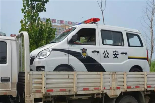 警用巡逻车