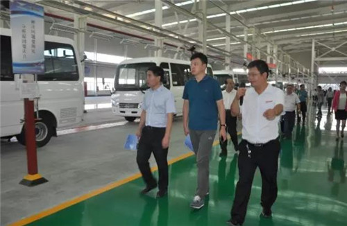 专家、教授们实地观摩