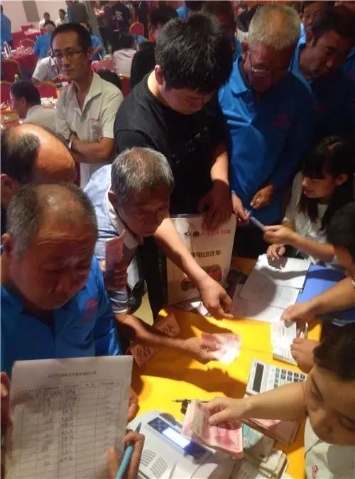 跃迪电动汽车团购会预订现场