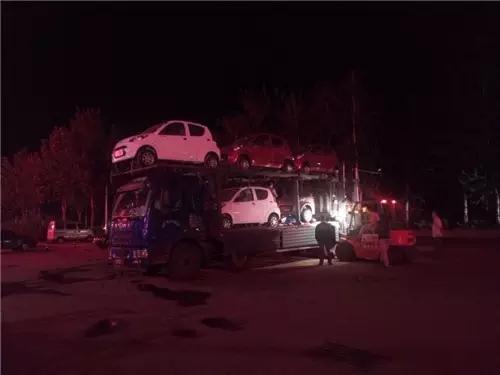 跃迪电动汽车连夜批量装车中