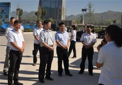 张文波副主任听取陕西跃迪对公司整体项目和系列新能源客车产品的系统介绍