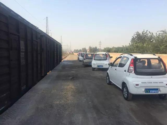 跃迪电动汽车铁路发车准备中