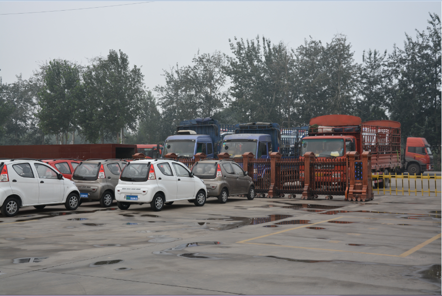 电动巡逻车装车完毕