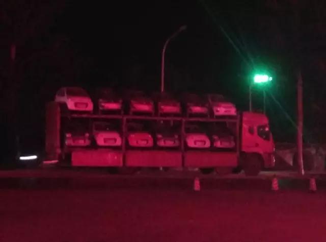 电动汽车装车完毕了