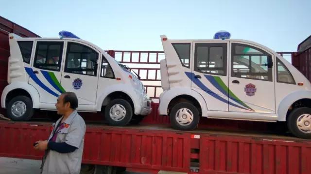 跃迪电动汽车装车进行中