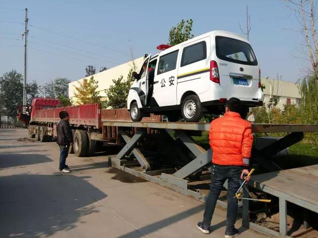 警用电动巡逻车