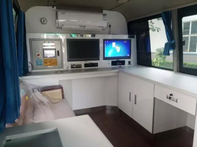 30台跃迪燃油移动警务室批量发往河北石家庄交管局——雾霾锁城，跃迪24小时全天候执勤