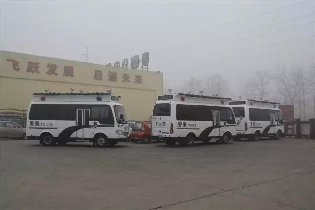 30台跃迪燃油移动警务室批量发往河北石家庄交管局——雾霾锁城，跃迪24小时全天候执勤