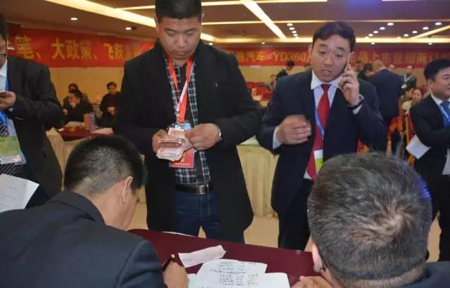 跃迪智能家族集结亮相郑州展，万人见证，共赢未来