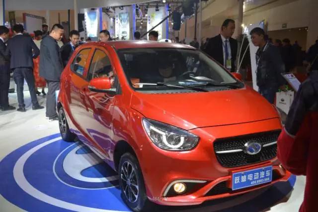 跃迪智能家族集结亮相郑州展，万人见证，共赢未来