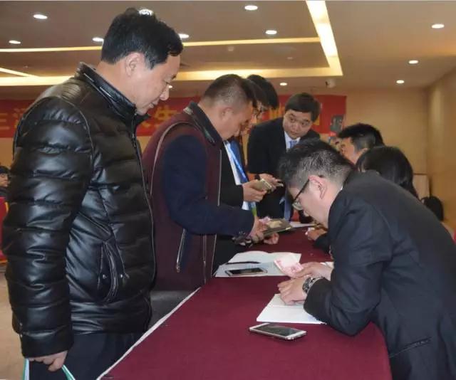 跃迪智能家族集结亮相郑州展，万人见证，共赢未来