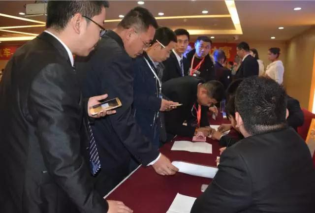 跃迪智能家族集结亮相郑州展，万人见证，共赢未来