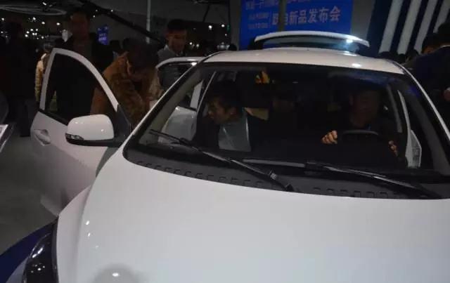 跃迪智能家族集结亮相郑州展，万人见证，共赢未来