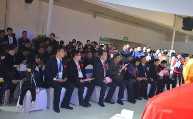 跃迪智能家族集结亮相郑州展，万人见证，共赢未来