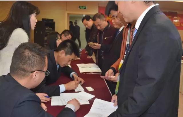 跃迪智能家族集结亮相郑州展，万人见证，共赢未来