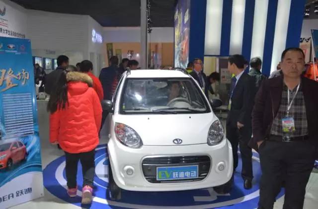 跃迪智能家族集结亮相郑州展，万人见证，共赢未来