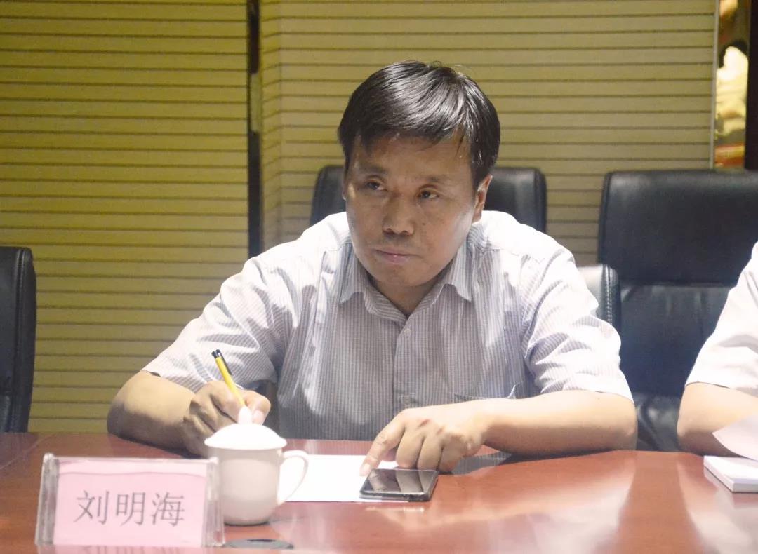 德国新型太阳能汽车客商到跃迪集团参观考察