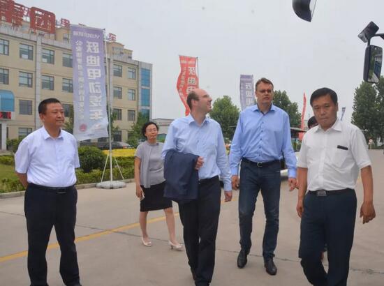 德国欧拉巴士一行到跃迪集团参观考察
