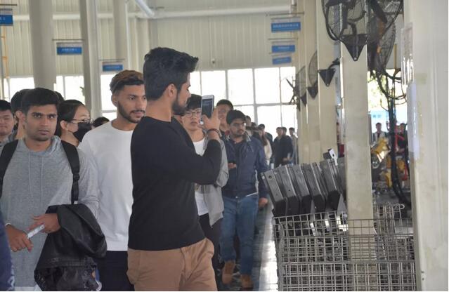 河北科技大学优秀应届毕业生来集团参观