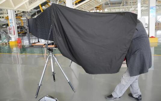 河北多位摄影名家到新宇宙电动车厂创作采风