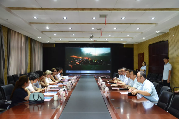 乌拉圭总统府国际合作署执行署长Andrea Vignolo一行莅临跃迪集团参观考察
