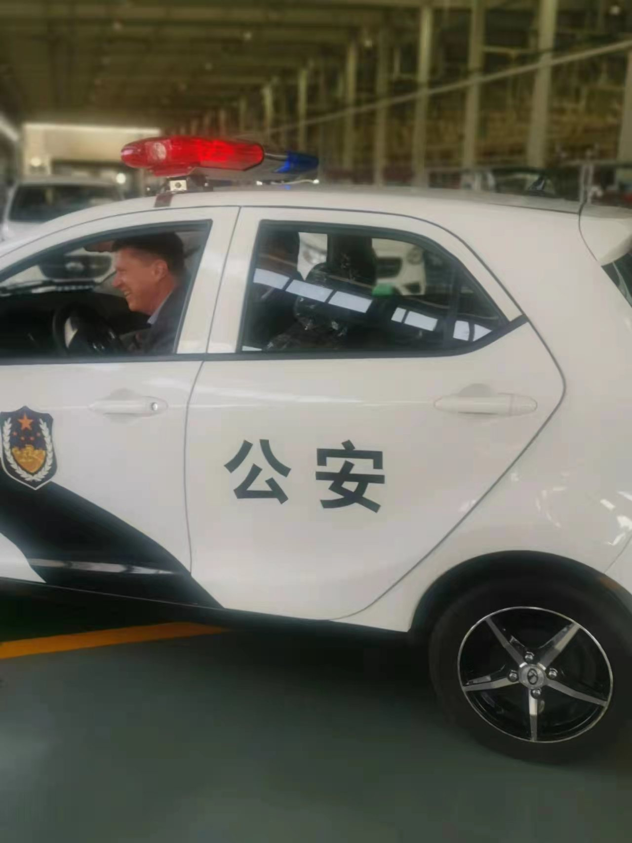白俄罗斯驻华大使馆特命全权大使尤里•先科一行 莅临跃迪集团参观考察