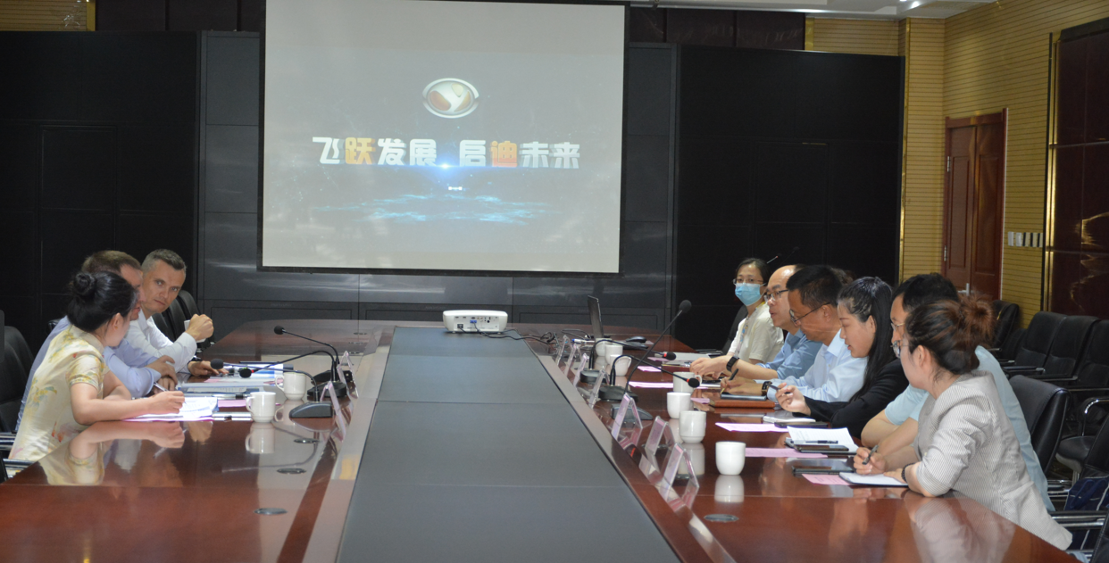 白俄罗斯工业部副部长亚历山大·叶菲莫夫一行 到跃迪集团采购洽谈