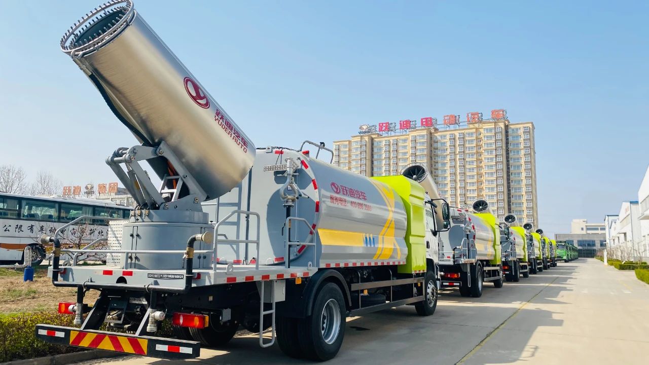 助力低碳环保 降尘降温“神器” | 跃迪纯电动多功能抑尘车