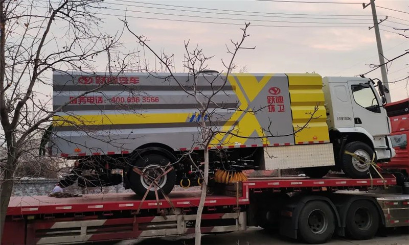 助力城市清洁美丽丨跃迪纯电动洗扫车发车