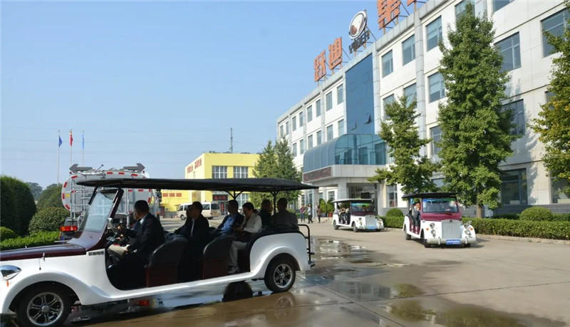 石家庄市人大常委会一行人到跃迪汽车参观调研