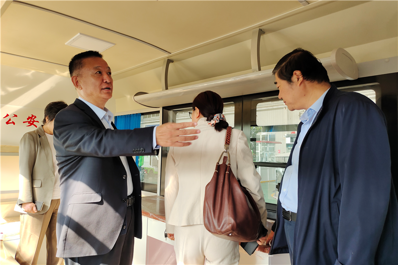 石家庄市人大常委会一行人到跃迪汽车参观调研