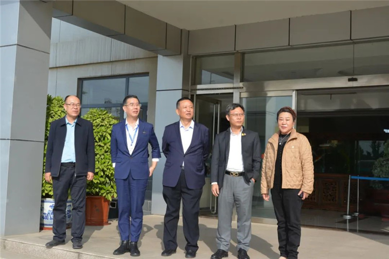 泰国客商一行到跃迪集团参观洽谈合作