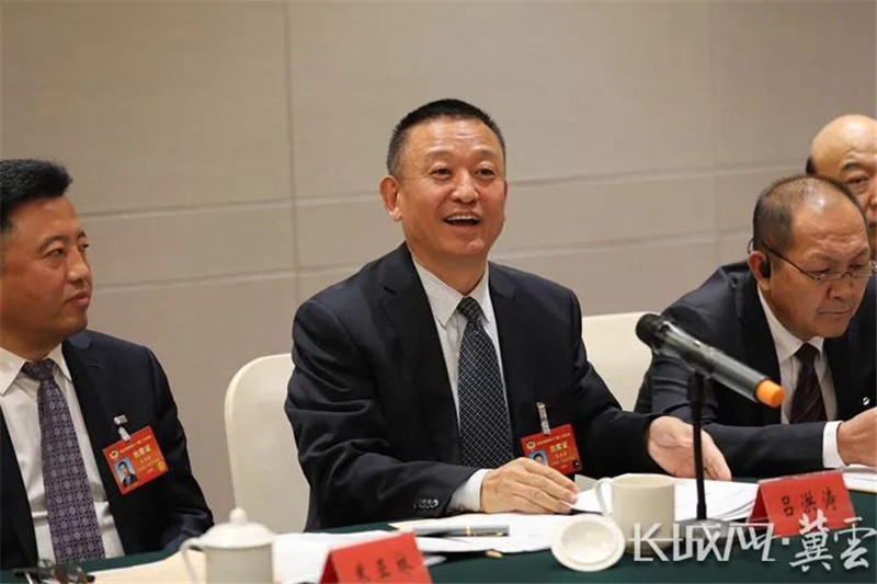 【“聚焦”河北两会】代表委员声音 | 跃迪集团董事长吕洪涛：推广新能源重卡 向“绿”而行