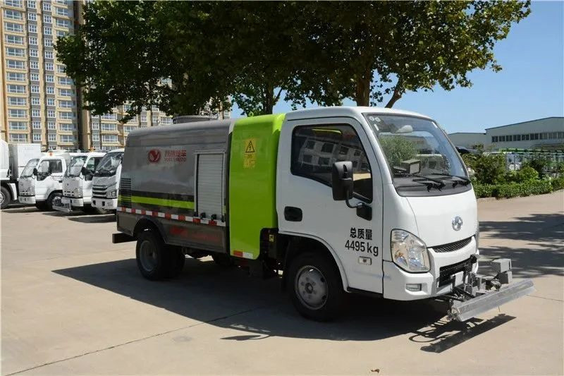 道路“美容师”—跃迪小型路面养护车
