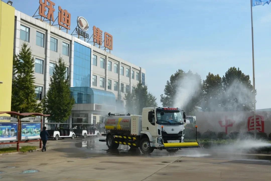 “城市美容师”-跃迪新能源清洗车