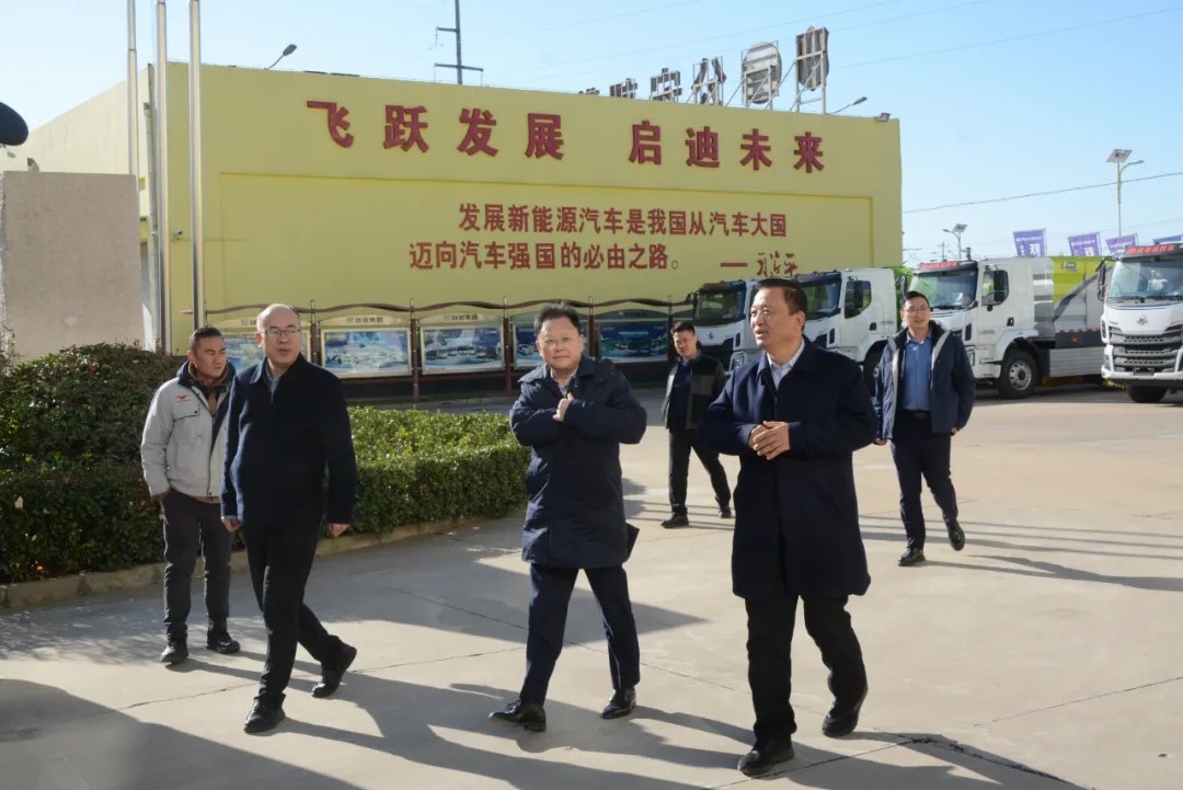 赣锋锂业董事长李良彬一行到跃迪考察