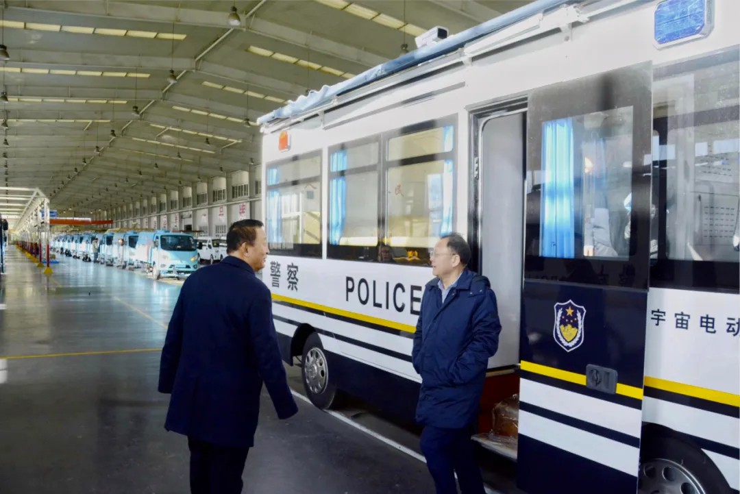 赣锋锂业董事长李良彬一行到跃迪考察